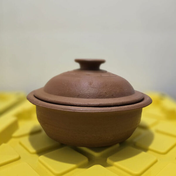 Heslaa Clay pot with lid